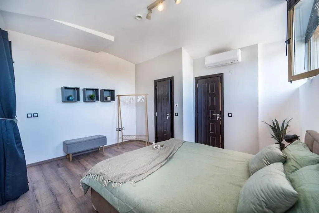Alpin Penthouse 2 Bedroom With Fireplace And Mountain View Bansko Apartment